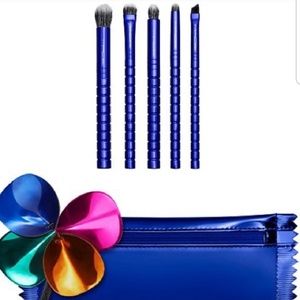 MAC Pretty Shiny Things bag and brush set